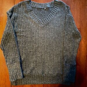 Women’s Green Sweater Size S Pullover V Neck